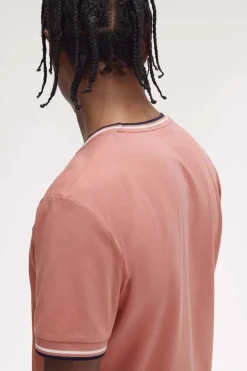 camiseta hombre Fred Perry m1588 y63 rosa crudo azul marino