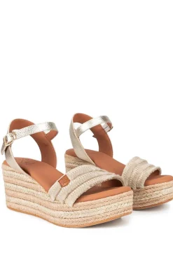 Sandalia Mujer Popa Cuña baja arambol flecos beige con hebilla